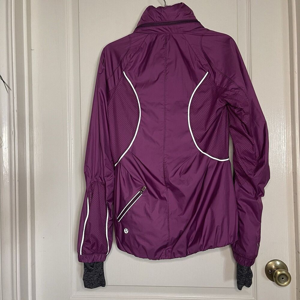Lululemon Inspire Run Woman's Sz 2 Hooded Running Jacket Dewberry Hand Warmers - Picture 10 of 12